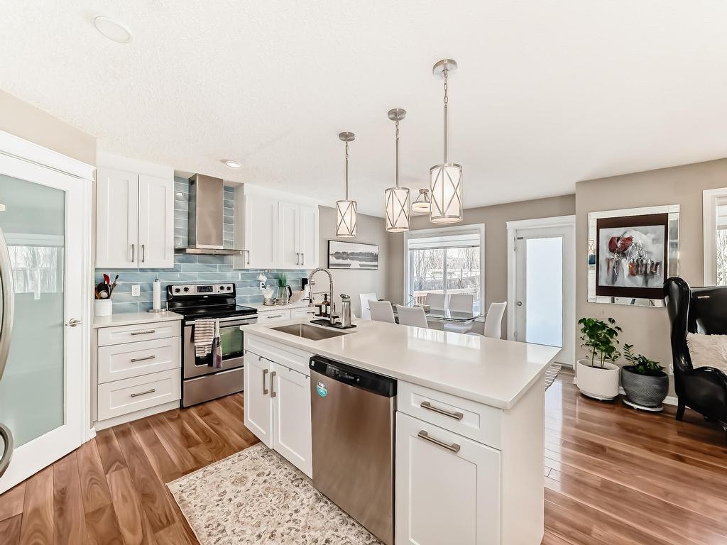 












8722 5 Avenue

,
Edmonton,




AB
T6X 1E2

