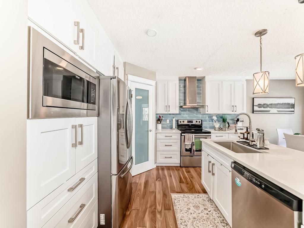 












8722 5 Avenue

,
Edmonton,




AB
T6X 1E2

