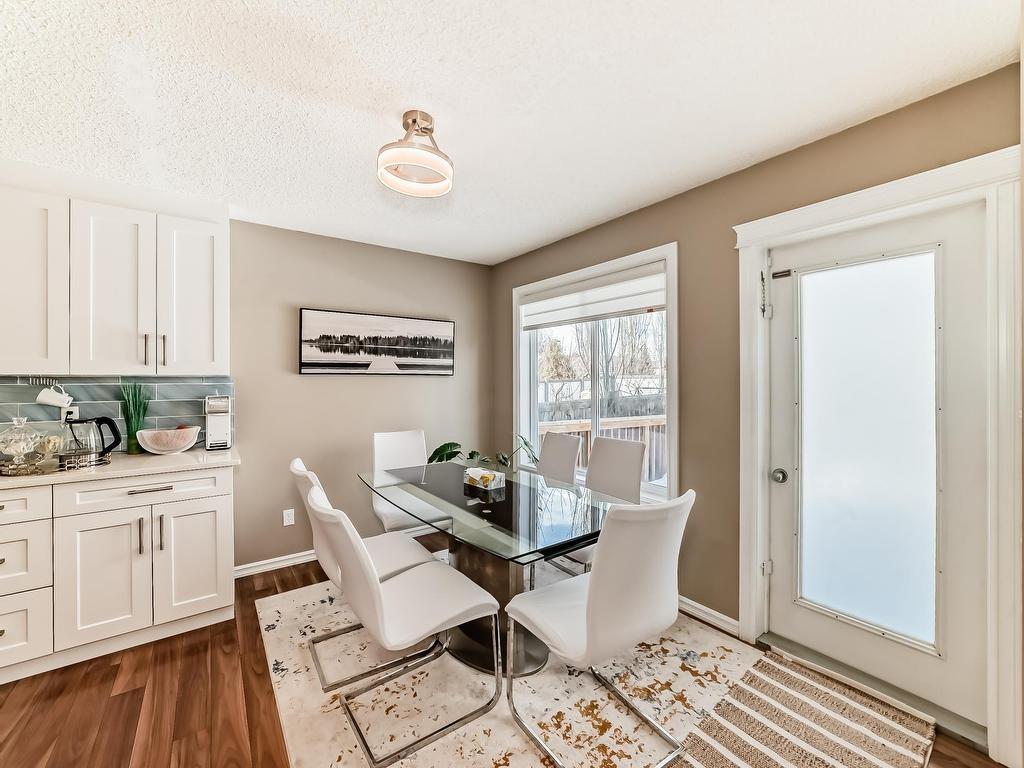 












8722 5 Avenue

,
Edmonton,




AB
T6X 1E2

