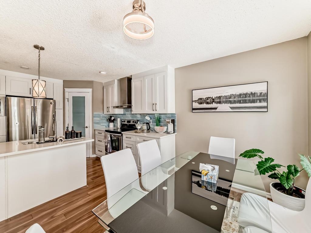 












8722 5 Avenue

,
Edmonton,




AB
T6X 1E2

