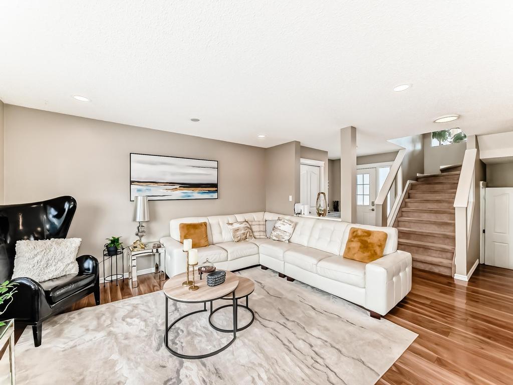 












8722 5 Avenue

,
Edmonton,




AB
T6X 1E2

