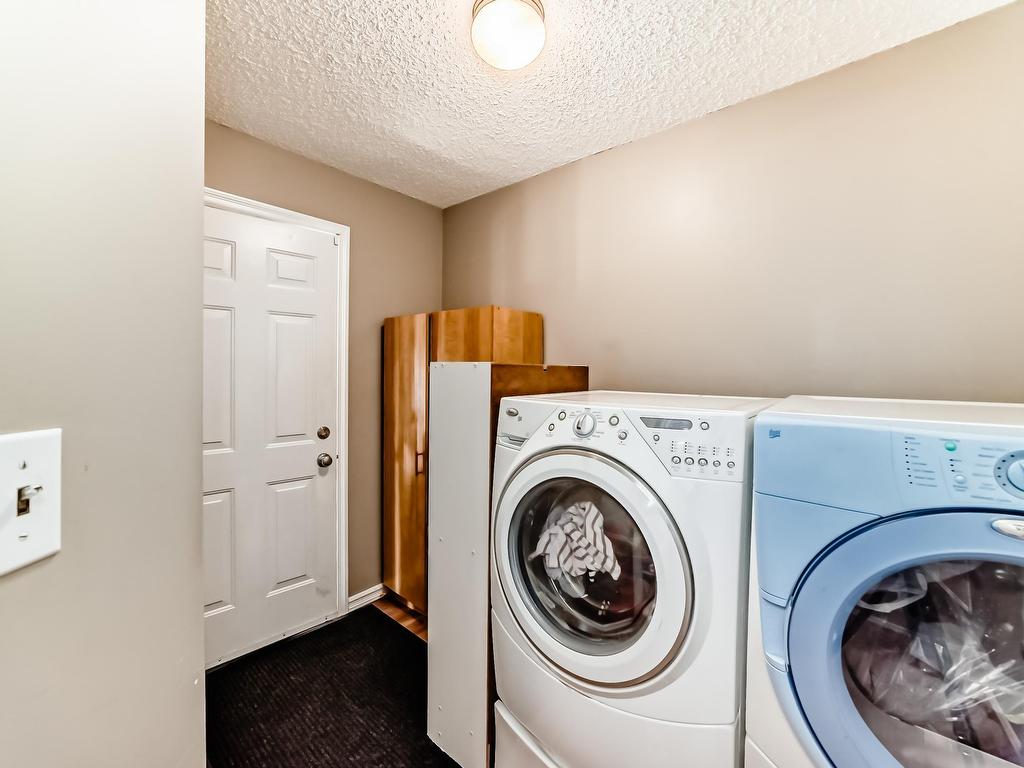 












8722 5 Avenue

,
Edmonton,




AB
T6X 1E2

