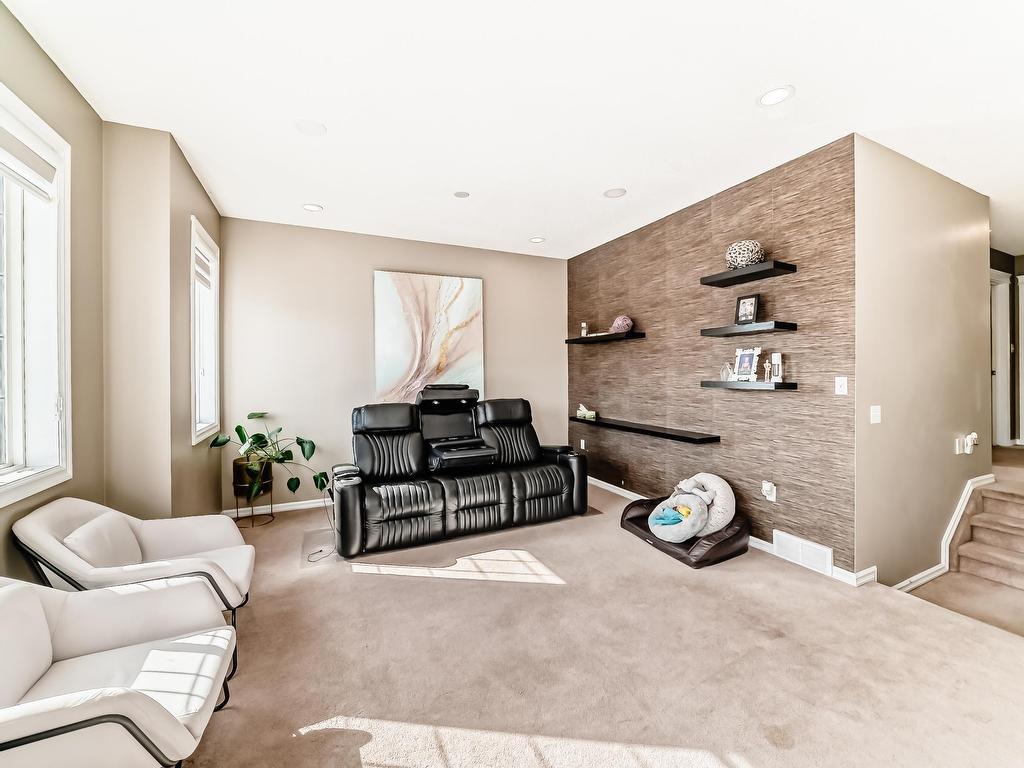 












8722 5 Avenue

,
Edmonton,




AB
T6X 1E2


