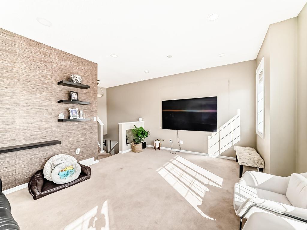 












8722 5 Avenue

,
Edmonton,




AB
T6X 1E2

