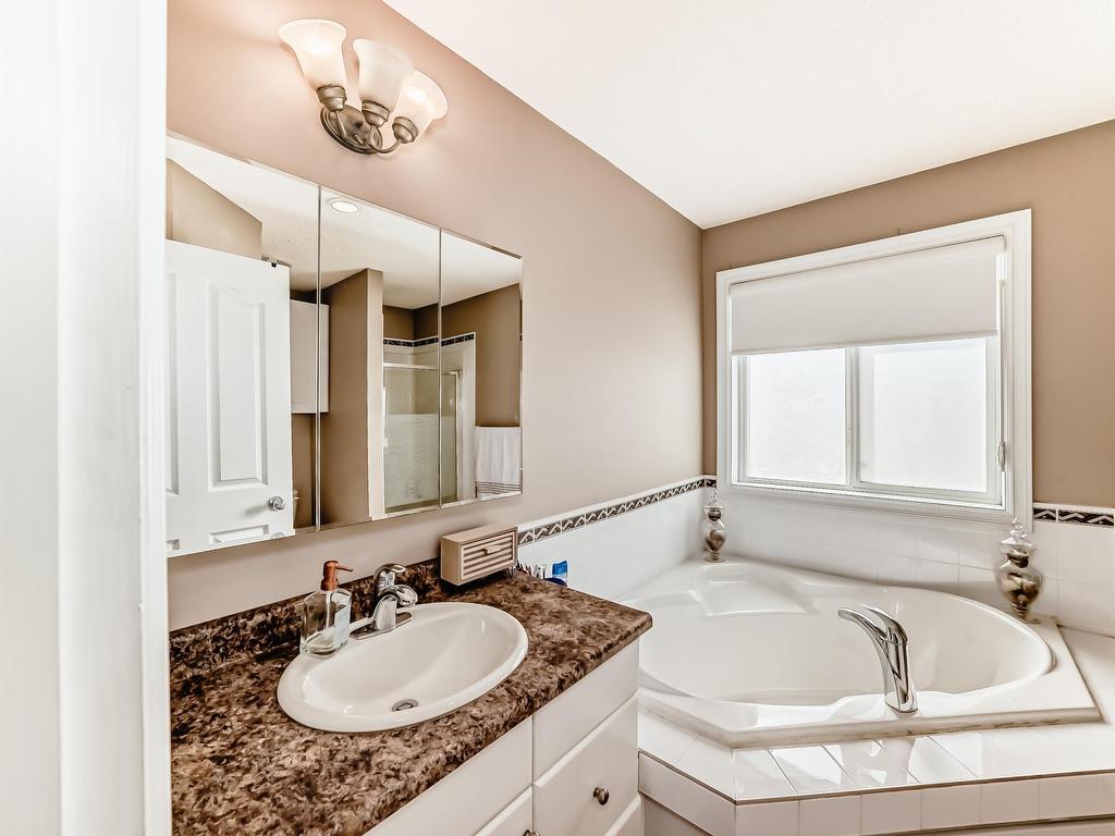 












8722 5 Avenue

,
Edmonton,




AB
T6X 1E2

