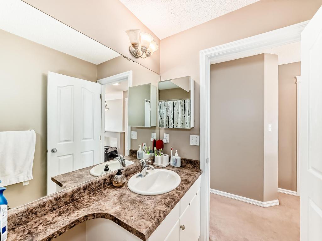 












8722 5 Avenue

,
Edmonton,




AB
T6X 1E2

