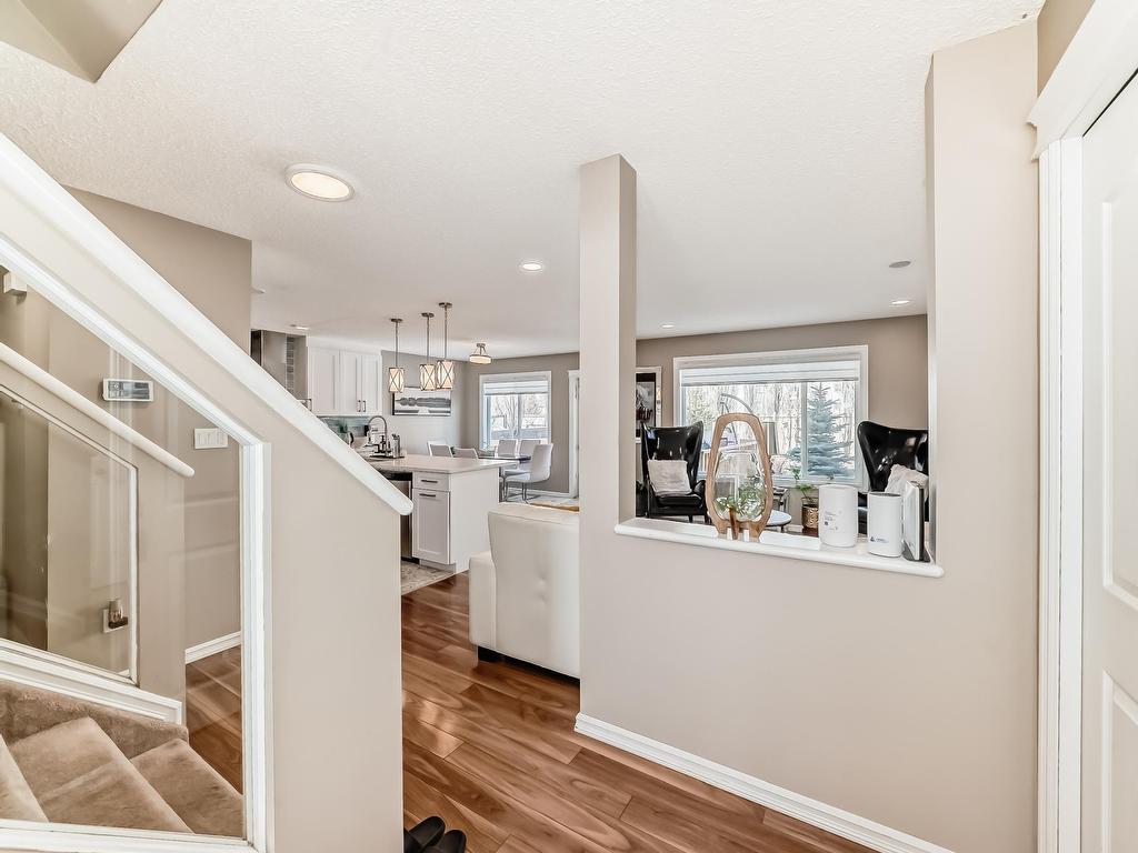 












8722 5 Avenue

,
Edmonton,




AB
T6X 1E2

