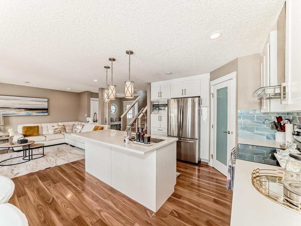 












8722 5 Avenue

,
Edmonton,




AB
T6X 1E2

