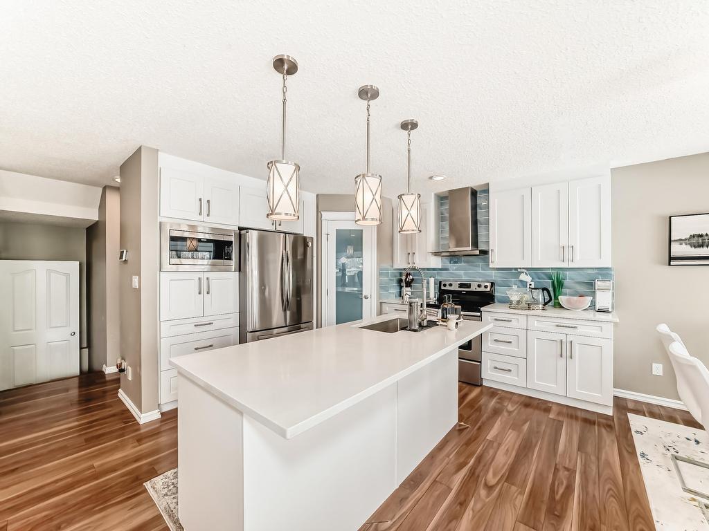 












8722 5 Avenue

,
Edmonton,




AB
T6X 1E2

