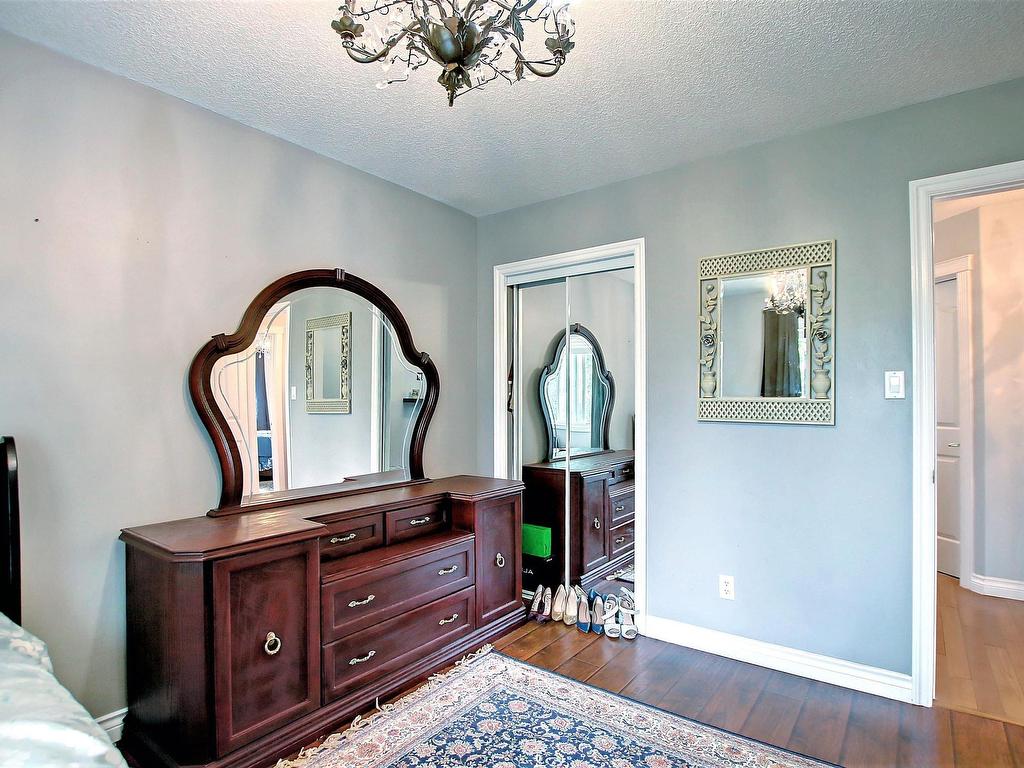 












329 HEATH Road

,
Edmonton,




AB
T6R 2X4

