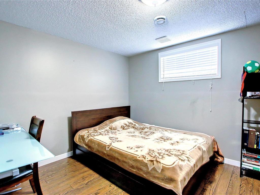 












329 HEATH Road

,
Edmonton,




AB
T6R 2X4

