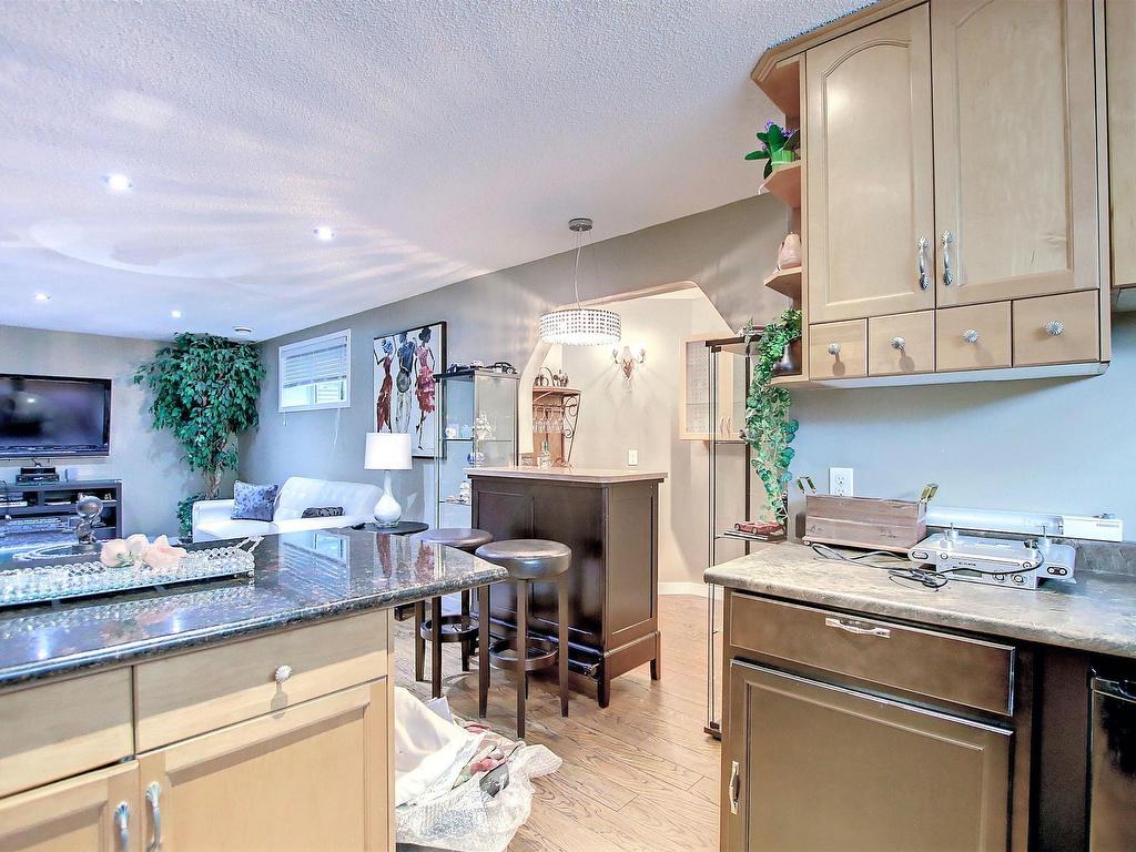 












329 HEATH Road

,
Edmonton,




AB
T6R 2X4

