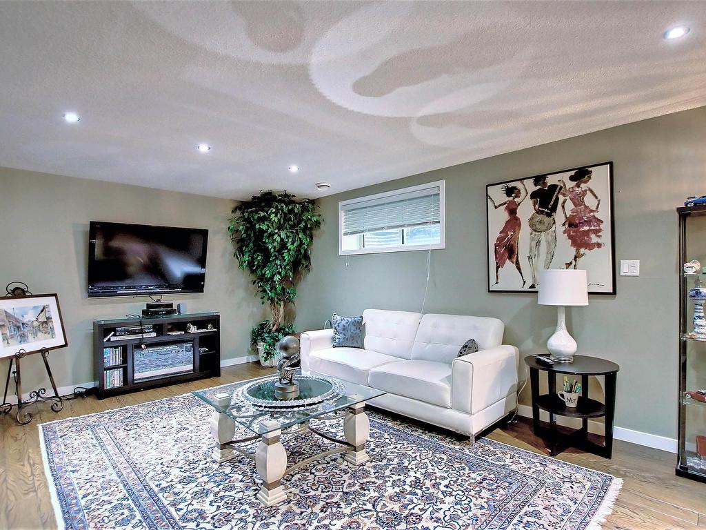 












329 HEATH Road

,
Edmonton,




AB
T6R 2X4

