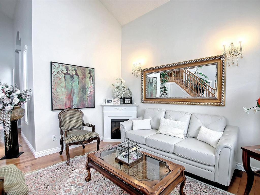 












329 HEATH Road

,
Edmonton,




AB
T6R 2X4

