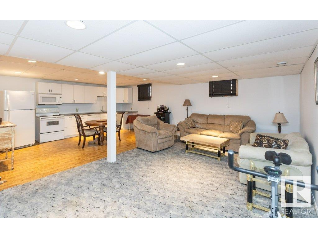 












11020 103A Street

,
Westlock,




AB
T7P 2N7

