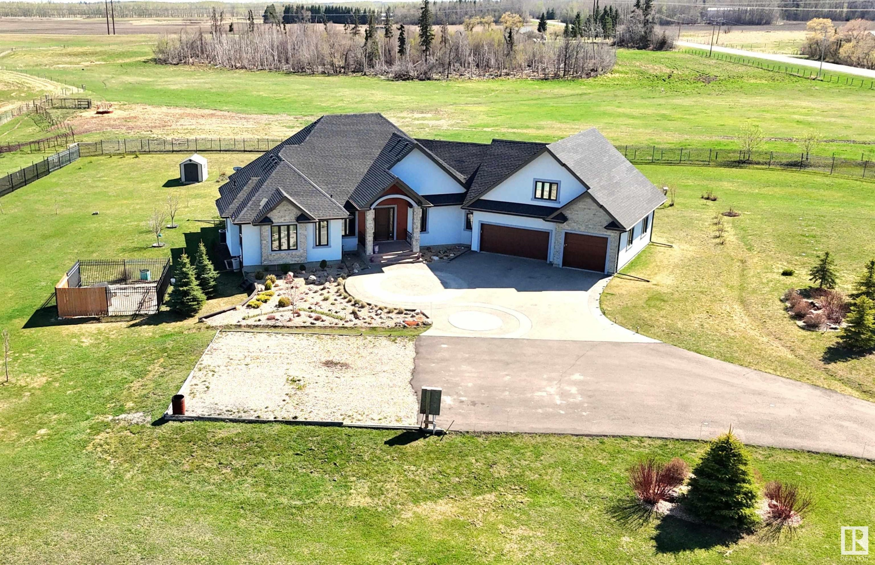 












52025 RGE ROAD 272

,
Rural Parkland County,




AB
T7X 3N1

