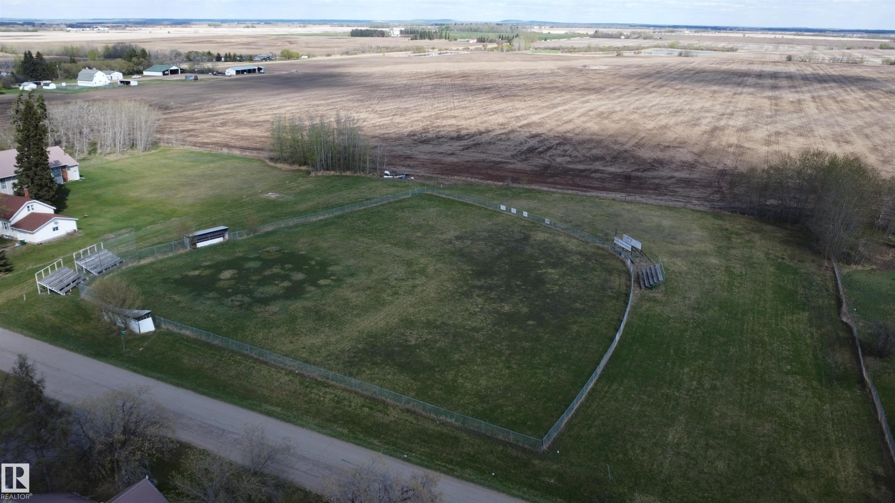 












4904 49 Street

,
Rural Westlock County,







AB
T0G 2J0

