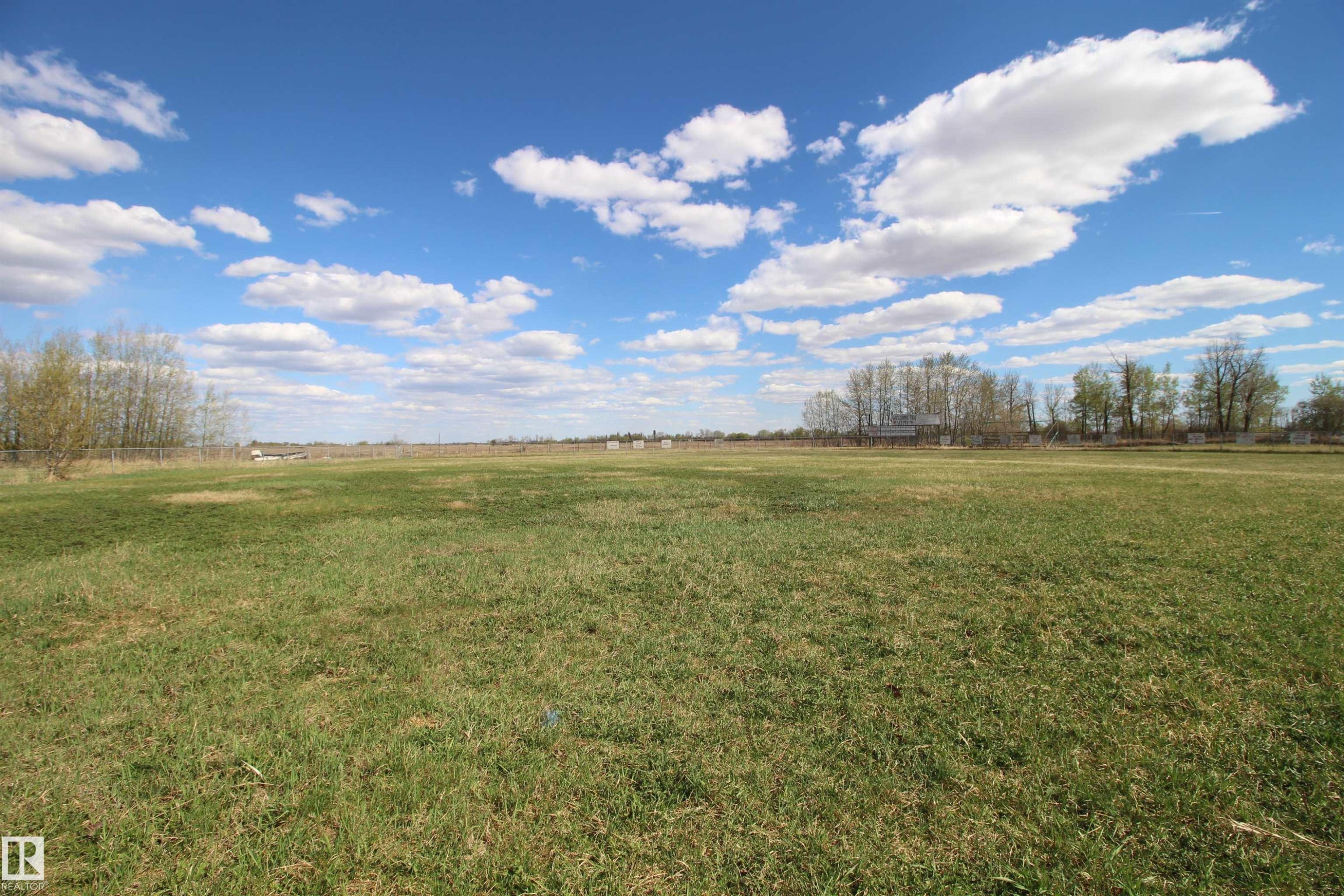 












4904 49 Street

,
Rural Westlock County,







AB
T0G 2J0

