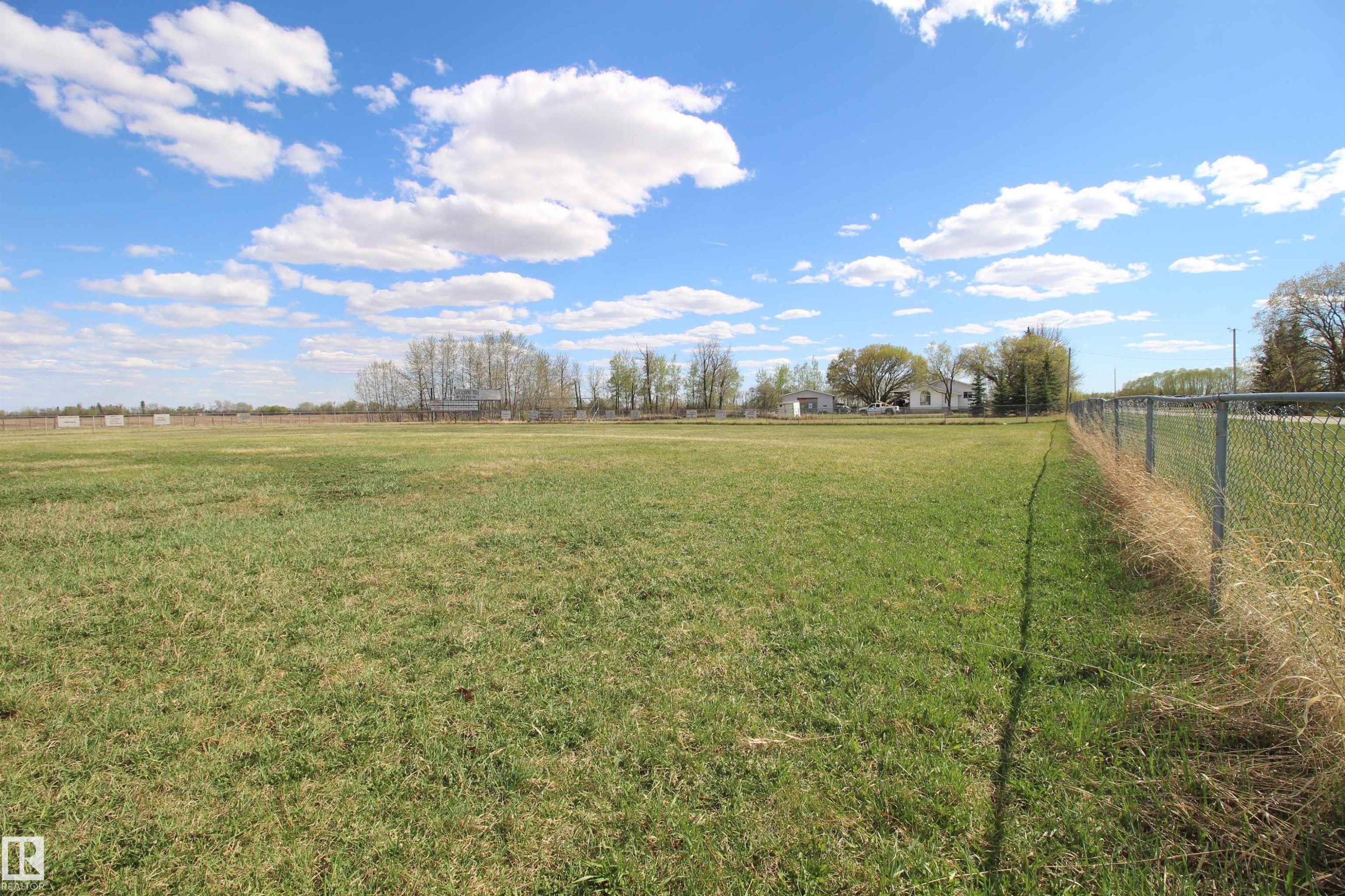 












4904 49 Street

,
Rural Westlock County,







AB
T0G 2J0

