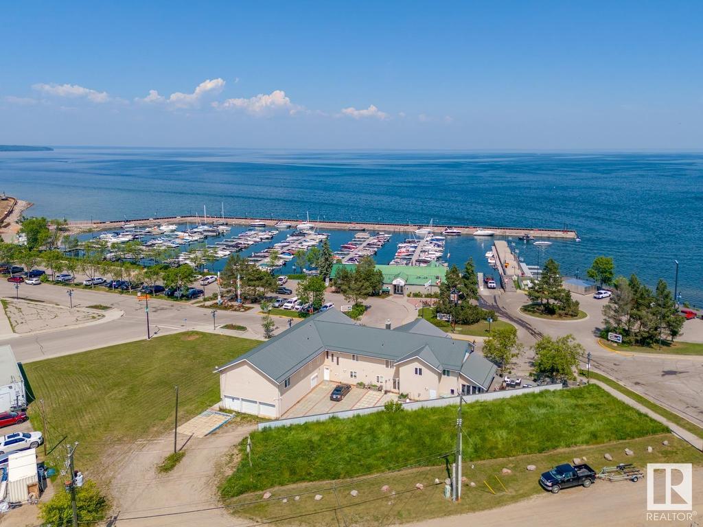 












805 Lakeshore Drive

,
Cold Lake,




AB
T9M 1H7

