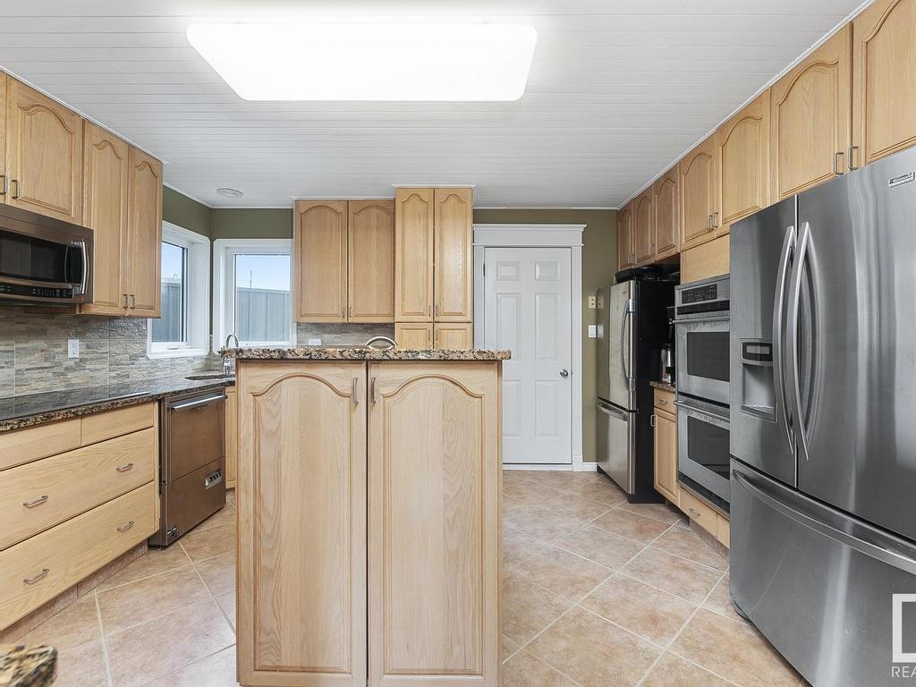 












805 Lakeshore Drive

,
Cold Lake,




AB
T9M 1H7

