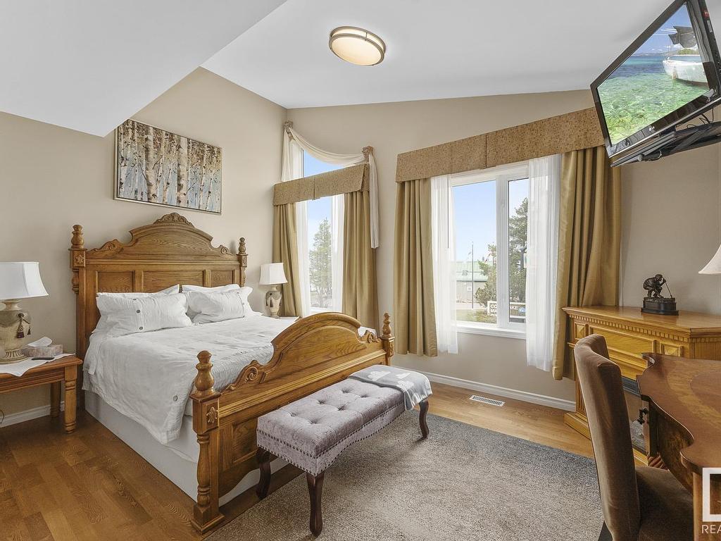 












805 Lakeshore Drive

,
Cold Lake,




AB
T9M 1H7

