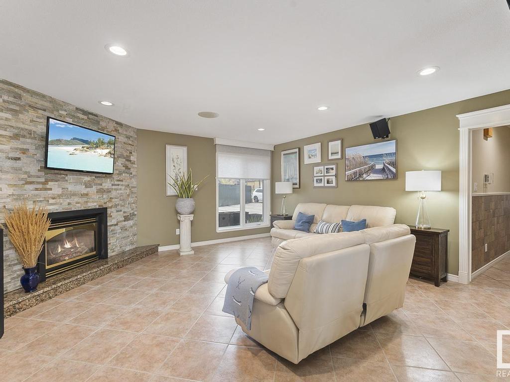 












805 Lakeshore Drive

,
Cold Lake,




AB
T9M 1H7

