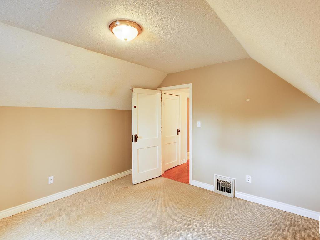












9839 105 Street

,
Westlock,




AB
T7P 1S8

