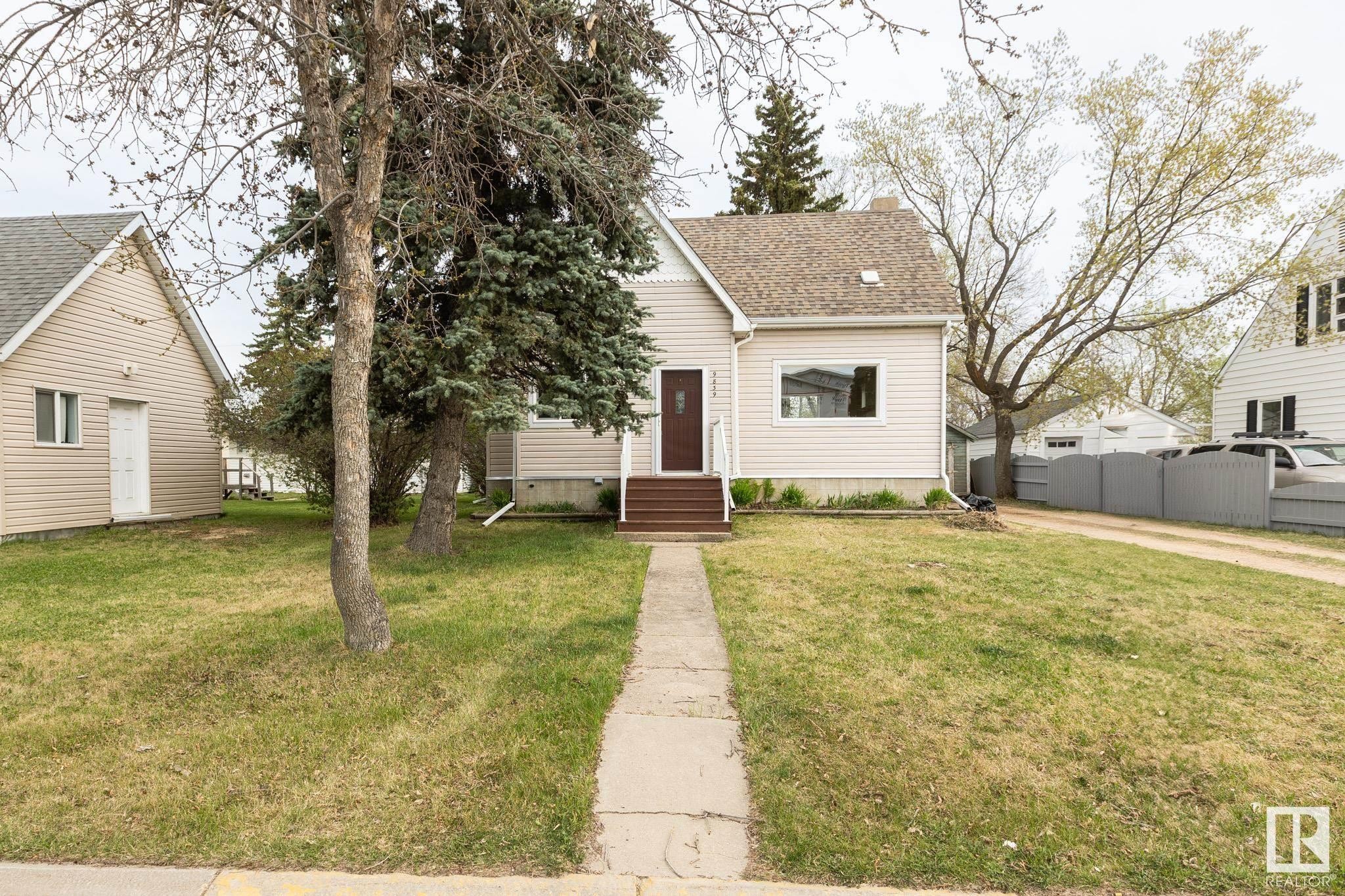 












9839 105 Street

,
Westlock,




AB
T7P 1S8

