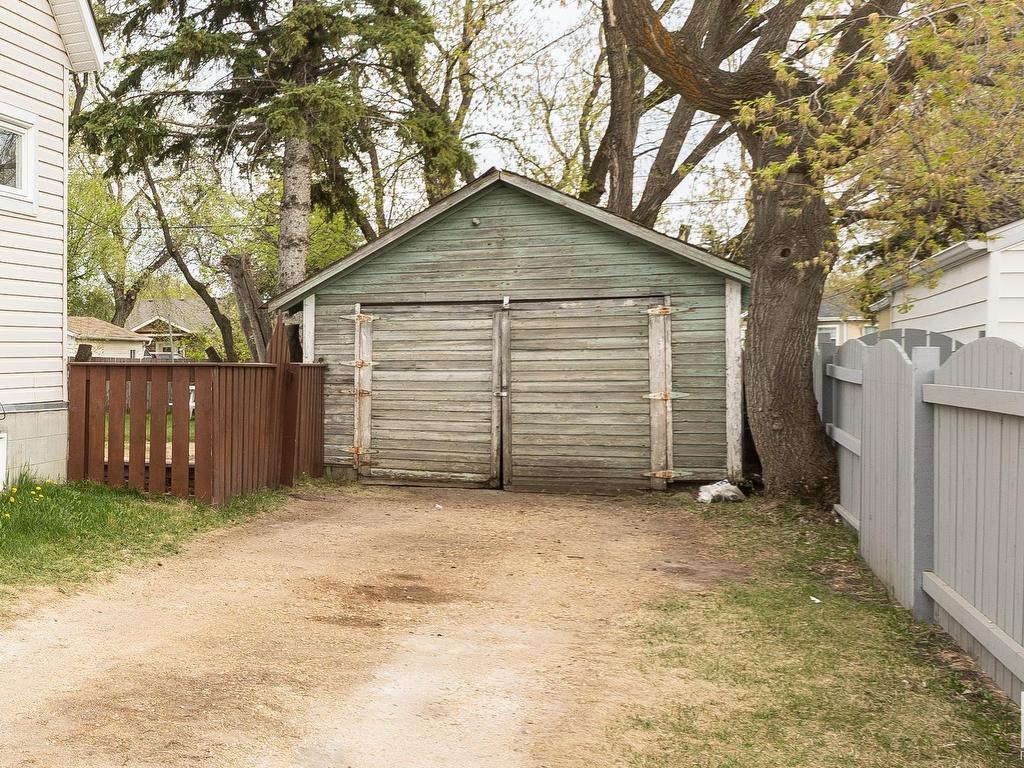 












9839 105 Street

,
Westlock,




AB
T7P 1S8

