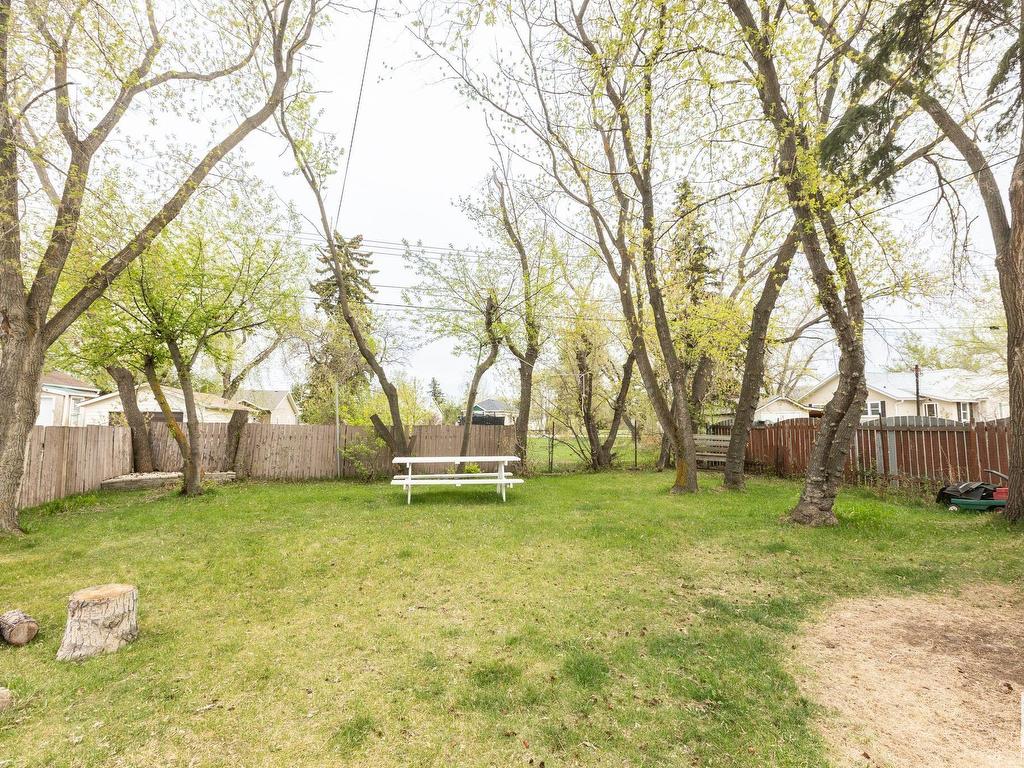 












9839 105 Street

,
Westlock,




AB
T7P 1S8

