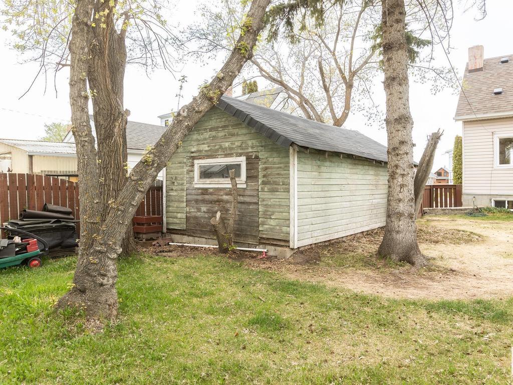 












9839 105 Street

,
Westlock,




AB
T7P 1S8

