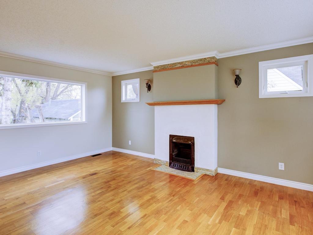 












9839 105 Street

,
Westlock,




AB
T7P 1S8

