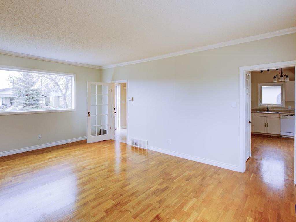 












9839 105 Street

,
Westlock,




AB
T7P 1S8

