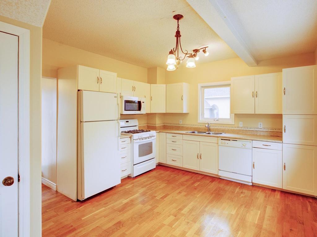 












9839 105 Street

,
Westlock,




AB
T7P 1S8

