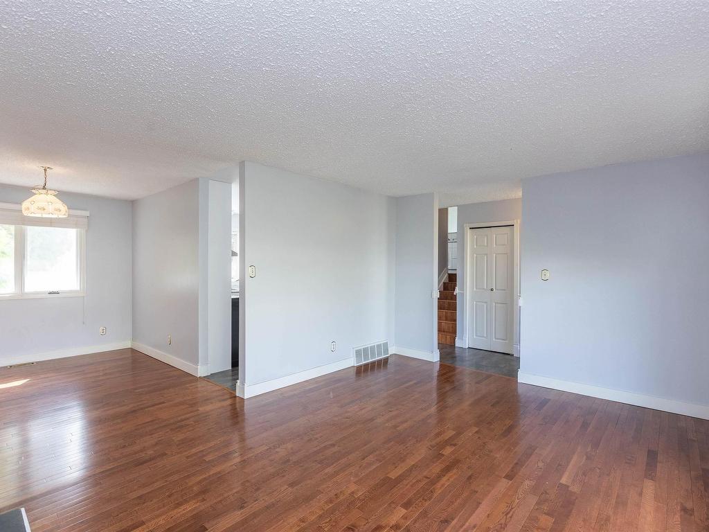 












4703 48 Street

,
Clyde,




AB
T0G 0P0


