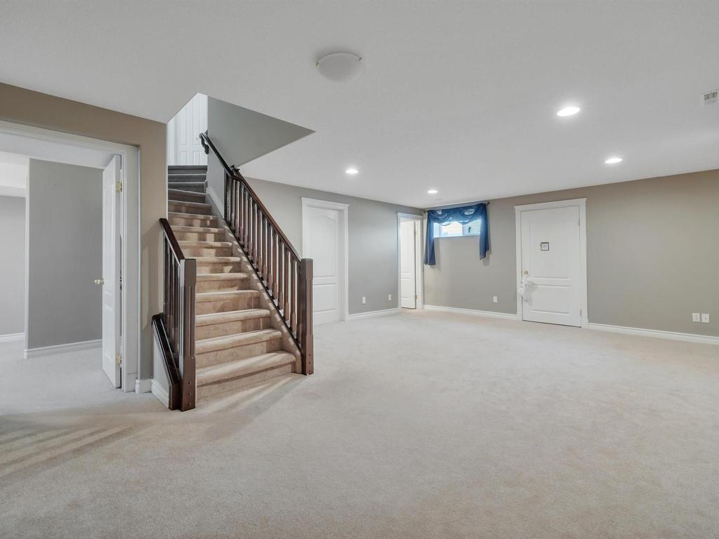 












5 BRIDGEPORT Wynd

,
Leduc,




AB
T9E 8B2

