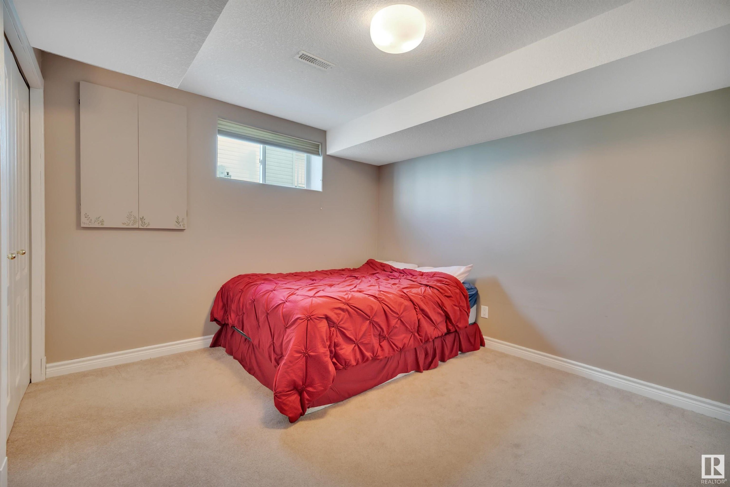 












5 BRIDGEPORT Wynd

,
Leduc,




AB
T9E 8B2

