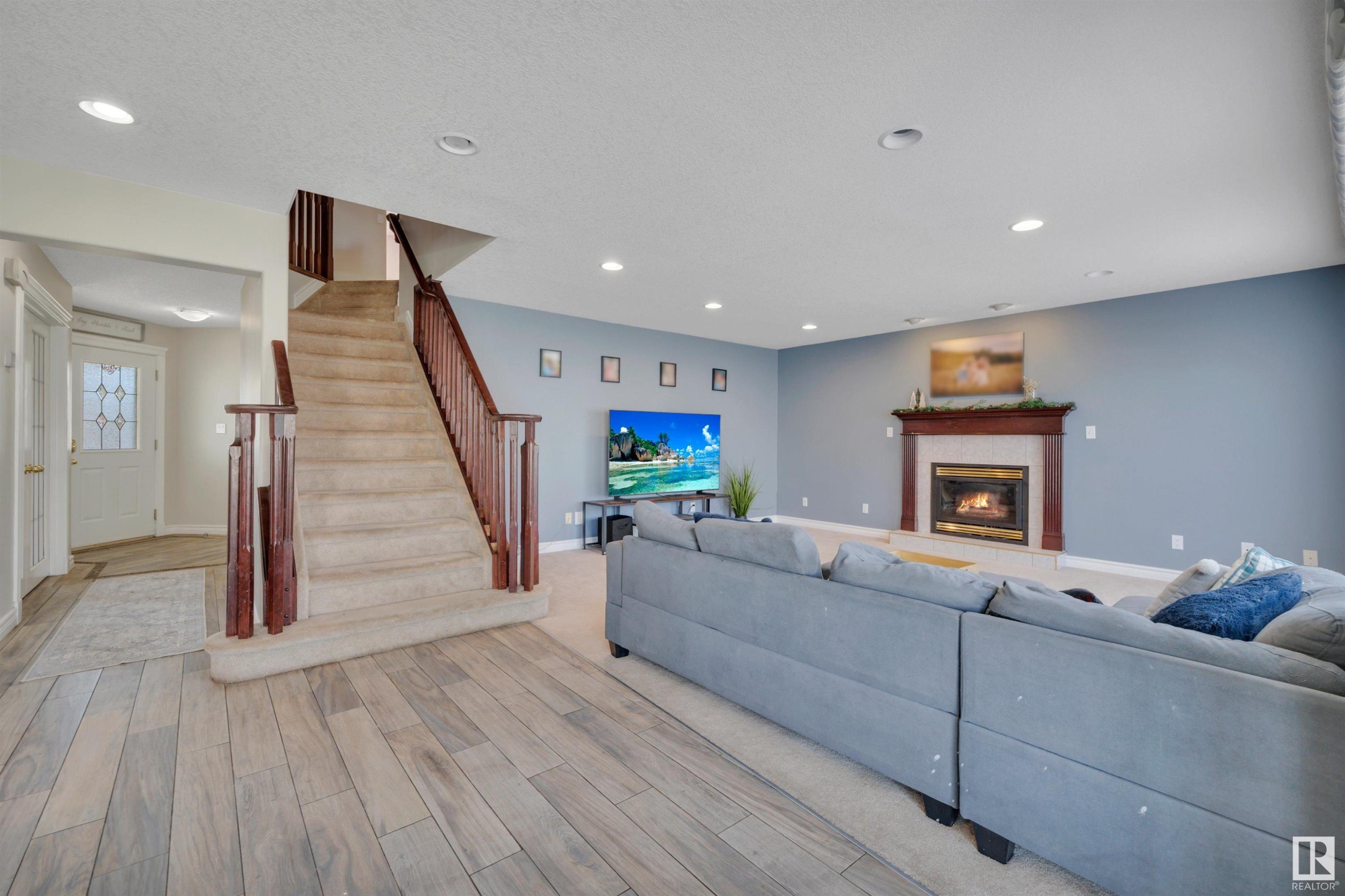 












5 BRIDGEPORT Wynd

,
Leduc,




AB
T9E 8B2

