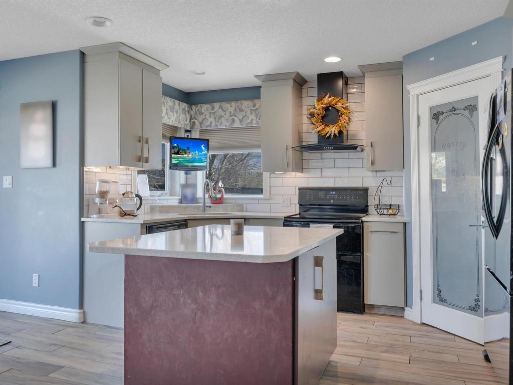 












5 BRIDGEPORT Wynd

,
Leduc,




AB
T9E 8B2

