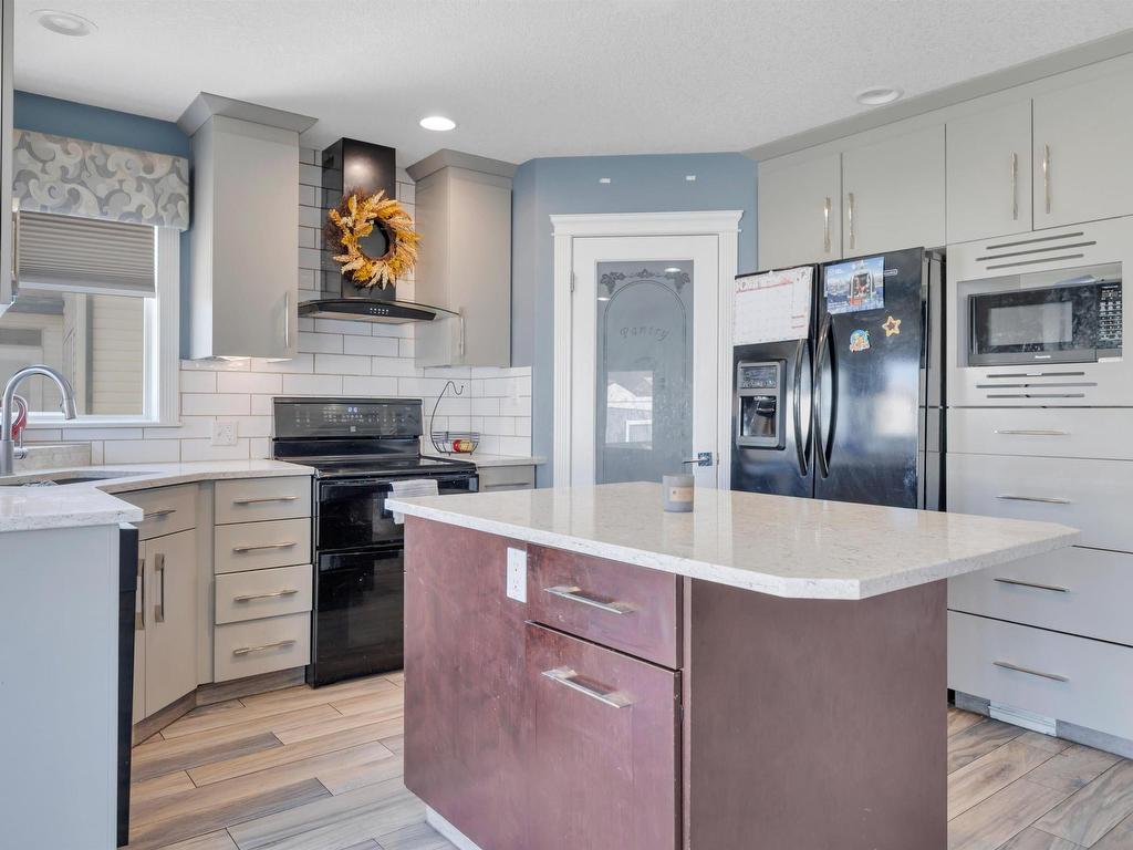 












5 BRIDGEPORT Wynd

,
Leduc,




AB
T9E 8B2

