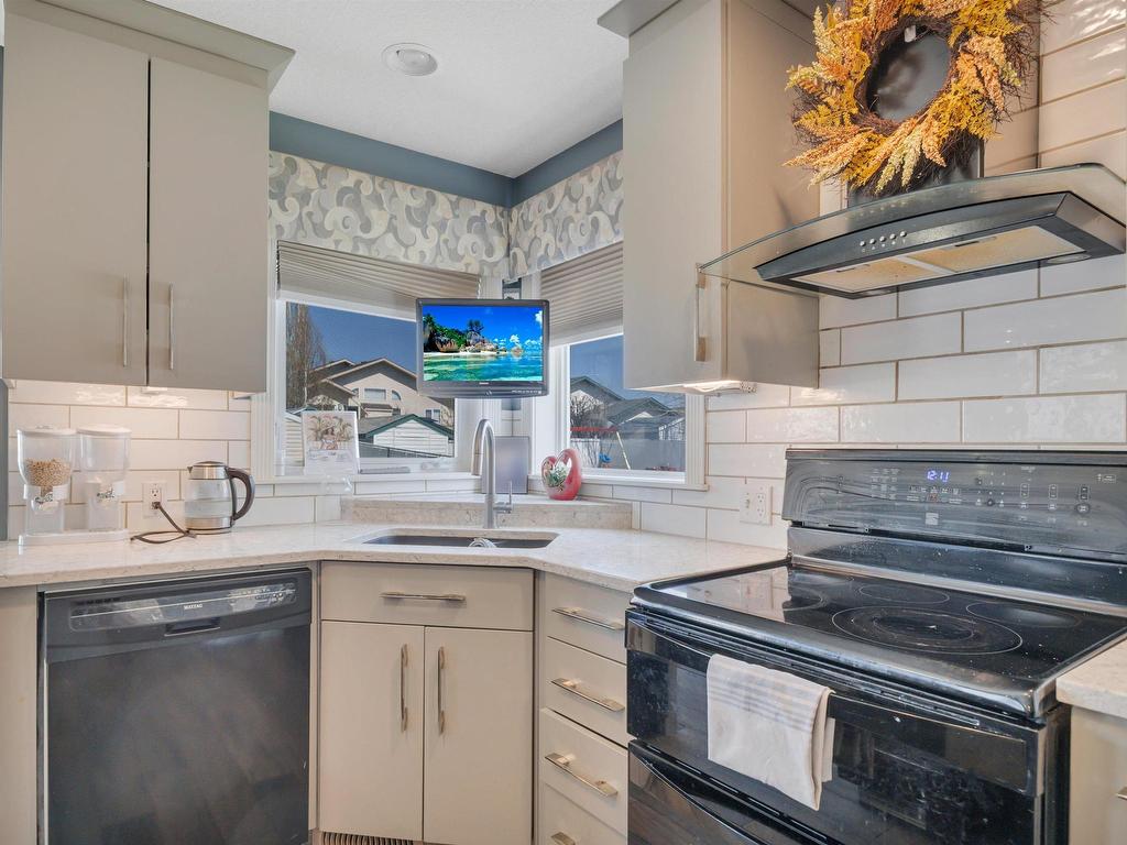 












5 BRIDGEPORT Wynd

,
Leduc,




AB
T9E 8B2

