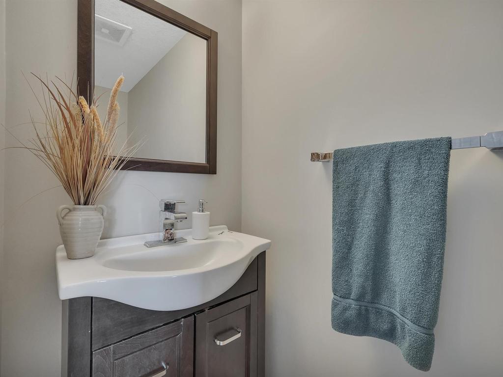 












5 BRIDGEPORT Wynd

,
Leduc,




AB
T9E 8B2

