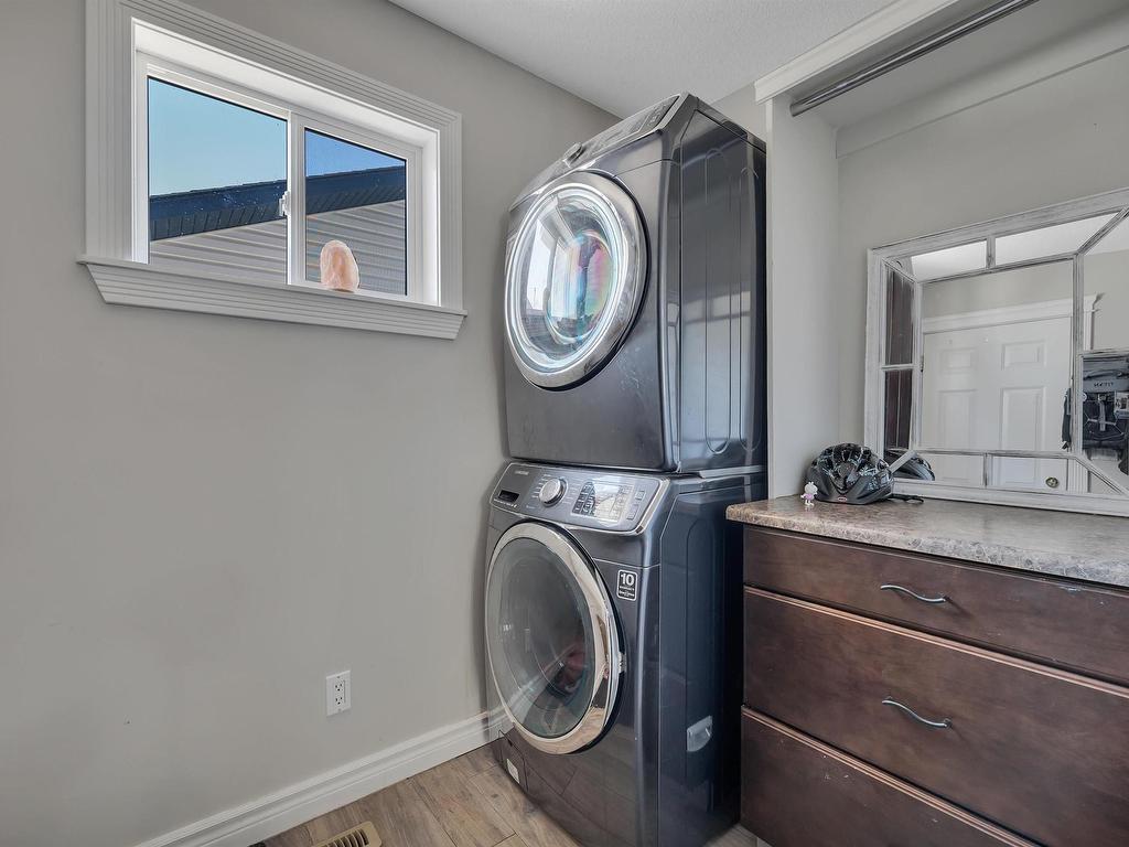 












5 BRIDGEPORT Wynd

,
Leduc,




AB
T9E 8B2


