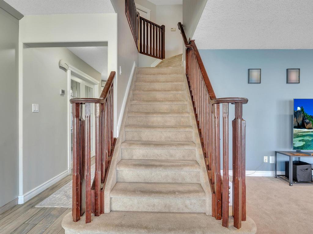 












5 BRIDGEPORT Wynd

,
Leduc,




AB
T9E 8B2

