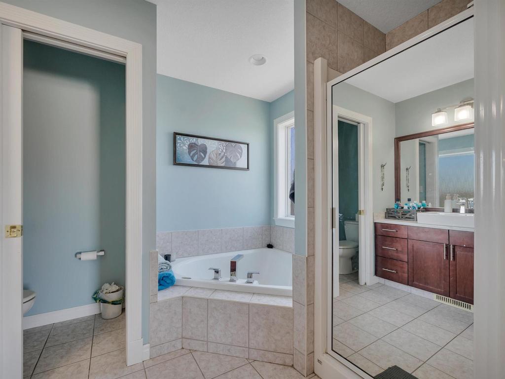 












5 BRIDGEPORT Wynd

,
Leduc,




AB
T9E 8B2

