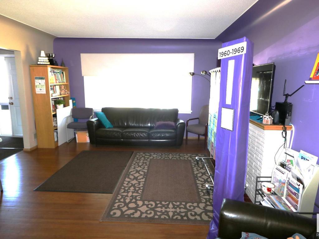 












11215 GROAT Road

,
Edmonton,




AB
T5M 3K2

