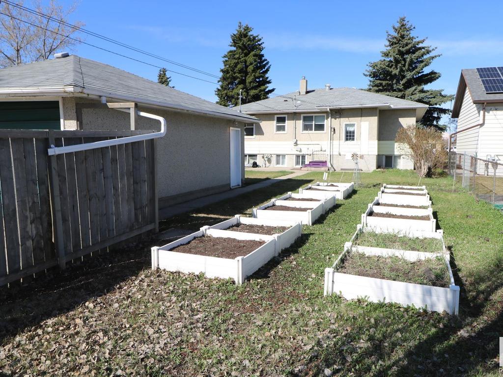 












11215 GROAT Road

,
Edmonton,




AB
T5M 3K2

