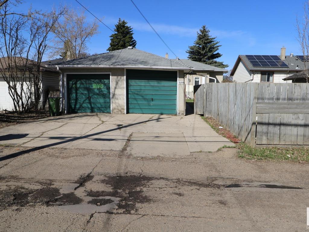 












11215 GROAT Road

,
Edmonton,




AB
T5M 3K2

