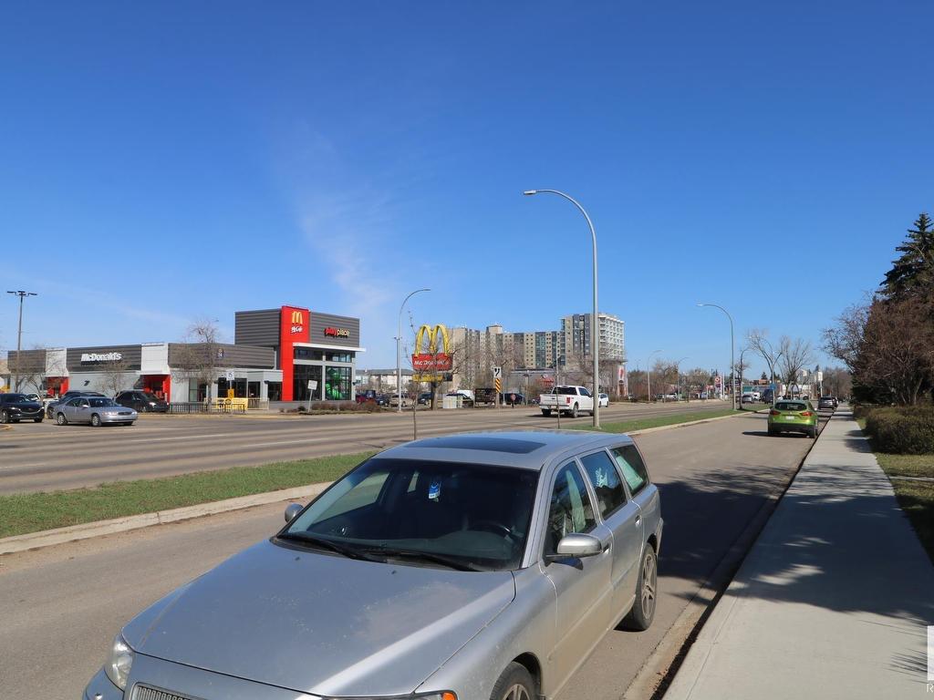 












11215 GROAT Road

,
Edmonton,




AB
T5M 3K2


